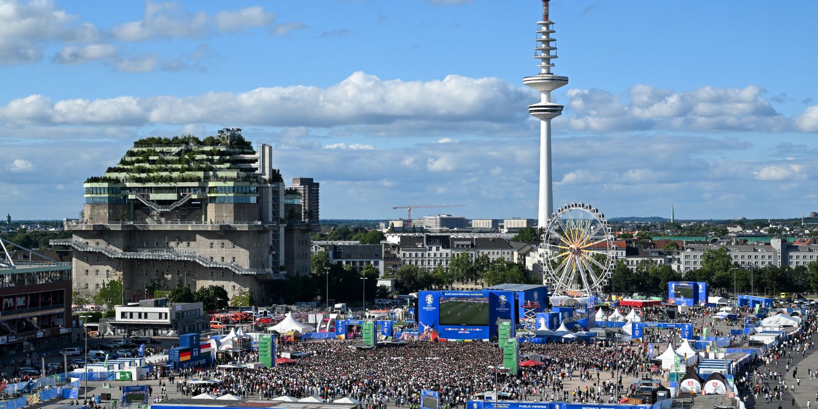 Fan Zone_mit Public Viewing Heiligengeistfeld-Royalty Free (RF), © Thomas Panzau